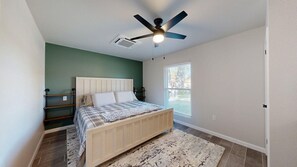 2 bedrooms, desk, WiFi, bed sheets - The Button on Bucknell - 2.8 mi to TAMU Campus! (College Station)