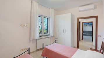 Strykjärn/strykbräda, wi-fi och sängkläder