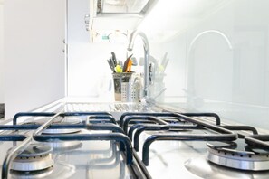 Fridge, oven, stovetop, dishwasher - Maison 34, in the center of Torino (TORINO)