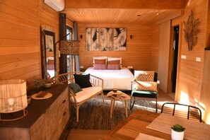 Iron/ironing board, WiFi, bed sheets - Holiday Home 'Lodge Exotique 1 - Mas De Rey' with Private Terrace, Wi-Fi and Air Conditioning (Arpaillargues-et-Aureillac)