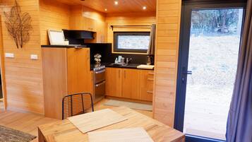 KylskÄp, mikrovÄgsugn, ugn och spishÀll