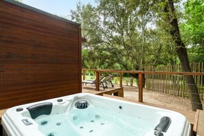Bain à remous extérieur