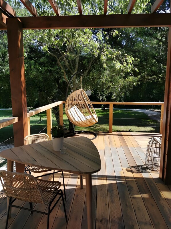 屋外ダイニングエリア