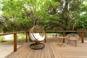 Terrace/patio - Holiday Home 'Lodge Slow Life - Mas De Rey' with Private Terrace, Wi-Fi and Air Conditioning (Arpaillargues-et-Aureillac)