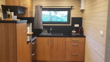 KylskÄp, mikrovÄgsugn, ugn och spishÀll