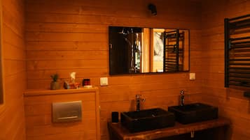 Dusche, Haartrockner, Handtücher