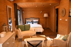 Tabla de planchar con plancha, wifi y ropa de cama 