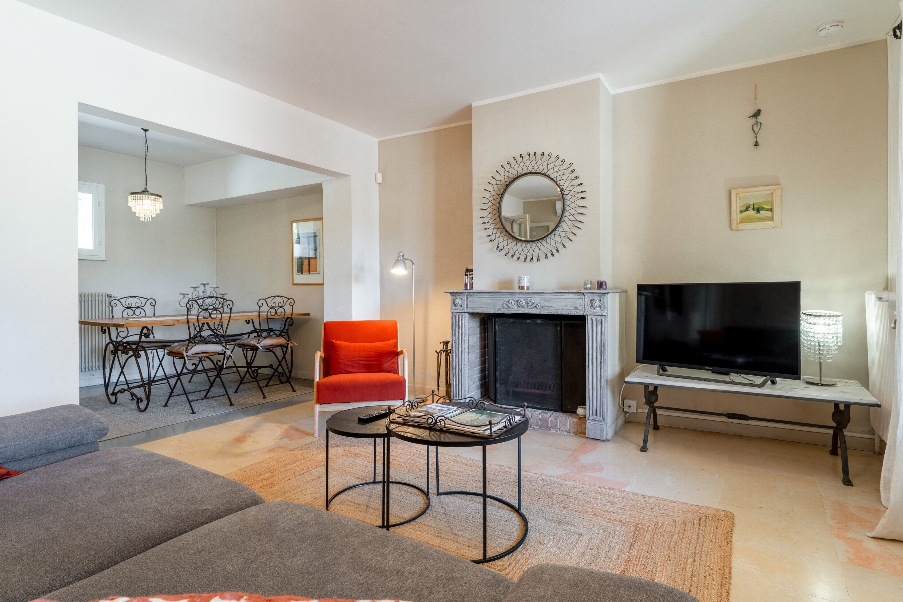 Télévision, table de tennis de table