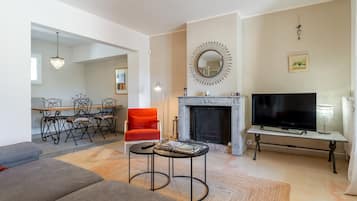 Télévision, table de tennis de table