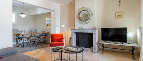 Televisio, pöytätennispöytä