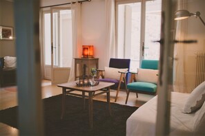 テレビ、卓球台