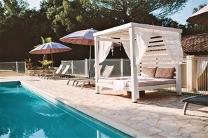 Pool - Holiday Home 'Monet - Mas De Rey' with Shared Pool, Private Terrace and Wi-Fi (Arpaillargues-et-Aureillac)