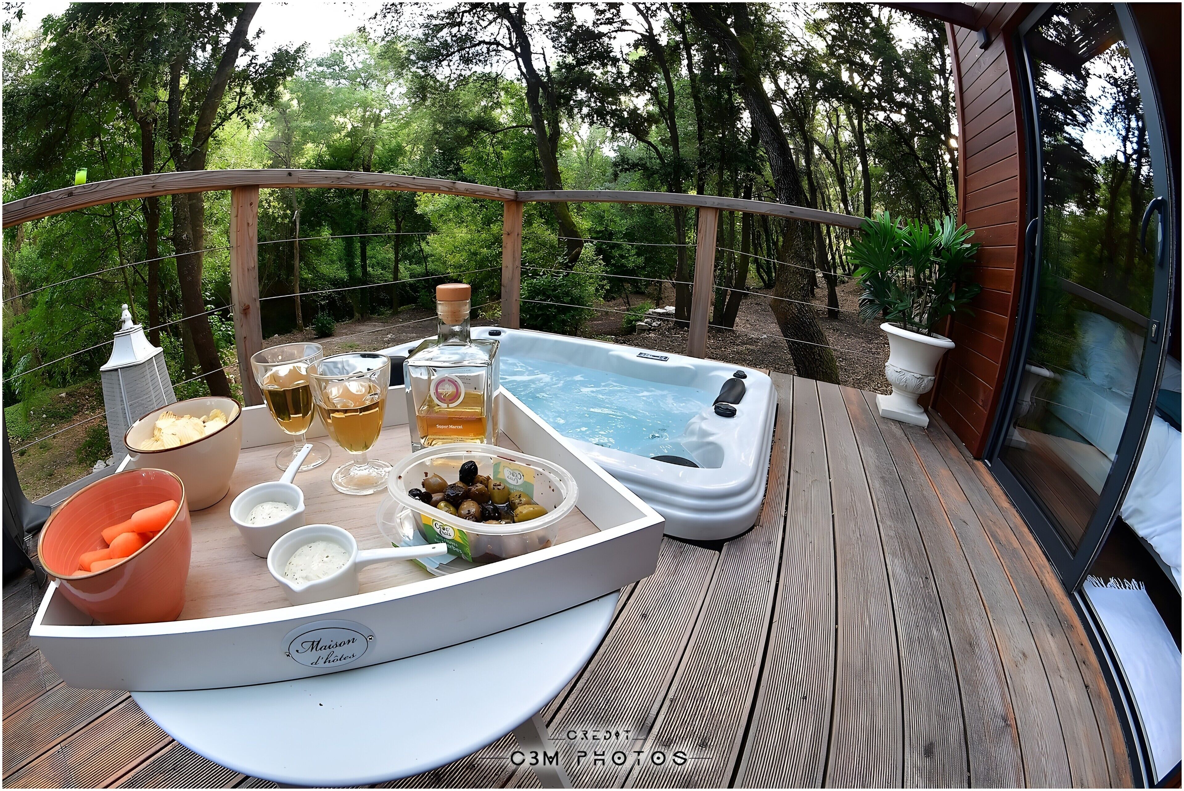 Outdoor spa tub