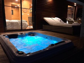 Iron/ironing board, WiFi, bed sheets - Holiday Home 'Lodge Campagne Chic 2 - Mas De Rey' with Wi-Fi (Arpaillargues-et-Aureillac)