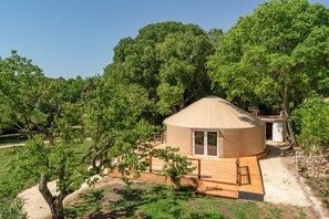 Exterior - Holiday Home 'Van Gogh - Mas De Rey' with Private Terrace, Shared Garden and Wi-Fi (Arpaillargues-et-Aureillac)
