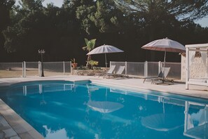 Pool - Holiday Home 'Renoir - Mas De Rey' with Private Terrace, Shared Garden and Wi-Fi (Arpaillargues-et-Aureillac)