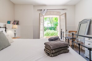 Fer et planche à repasser, Wi-Fi, draps fournis
