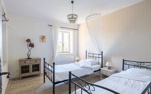 3 dormitorios, tabla de planchar con plancha, wifi y ropa de cama