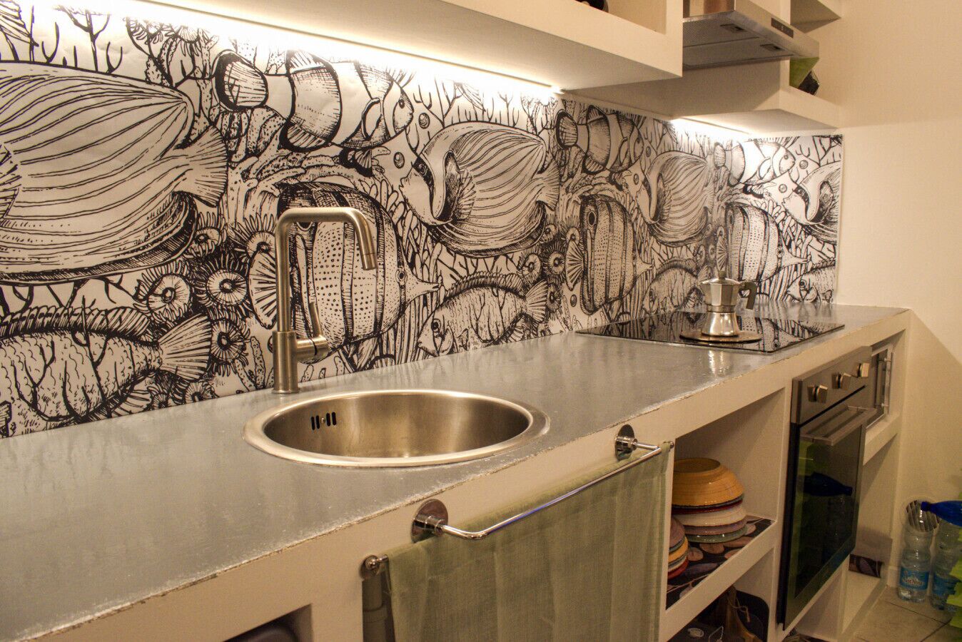 Kühlschrank, Mikrowelle, Ofen, Herdplatte