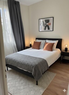 Blackout drapes, soundproofing, free WiFi