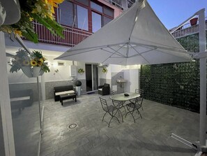 Outdoor dining - Two Hearts Suite - Deluxe Suite with Hot Tub (Ceglie del Campo)