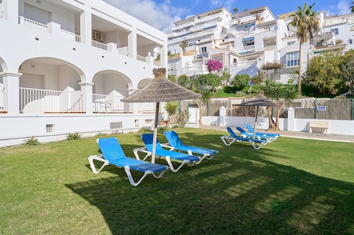 Apartment in A Hotel 'N8' with Shared Pool, Wi-Fi and Air Conditioning