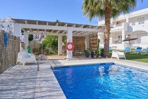 Pool - Apartment in A Hotel 'N8' with Shared Pool, Wi-Fi and Air Conditioning (NERJA)