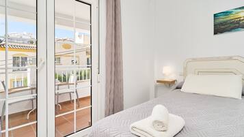 Iron/ironing board, WiFi, bed sheets