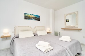 Silitysrauta/-lauta, Wi-Fi, vuodevaatteet