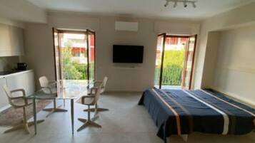 WiFi, bed sheets, wheelchair access