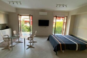 WiFi, bed sheets, wheelchair access