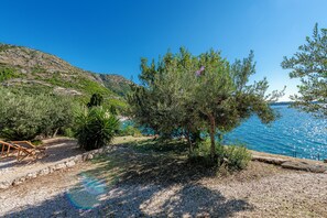 Property grounds - Silvio Beach House - Shoreline Haven (Plat)