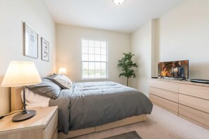 Apartment (3 Bedrooms) | 3 bedrooms, individually decorated, individually furnished - Beautiful Modern Condo in Prime Location (Orlando)