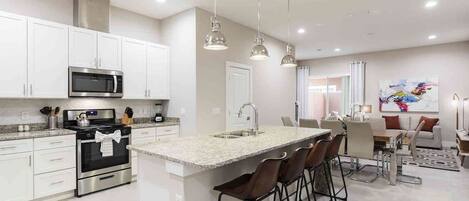 Villa (4 Bedrooms) | Private kitchen