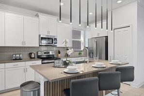 單棟房屋 (5 Bedrooms) | 私人廚房 | 微波爐、焗爐、高腳椅、攪拌機