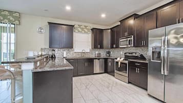 House (Multiple Bedrooms) | Private kitchen | Microwave, oven, highchair, blender