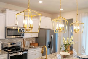 House (5 Bedrooms) | Private kitchen | Microwave, oven, high chair, blender - Amazing 5 Suite Home With Resort-style Amenities (Davenport)