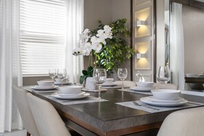Dining - Chic 5bed Home Close to Disney Parks (Davenport)