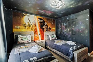 Vila (4 Bedrooms) | 4 quartos, espaço de trabalho para notebook, cortinas blackout