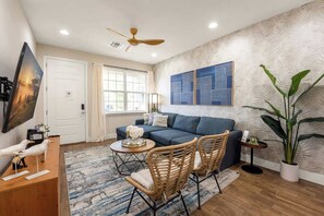 Interior - Beautiful 4BR Home w/ Modern Design (Kissimmee)