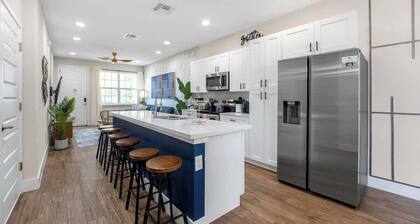 Beautiful 4BR Home w/ Modern Design