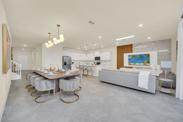 Talo (Multiple Bedrooms) | Oleskelualue | Televisio