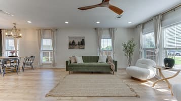 智能電視、電子遊戲