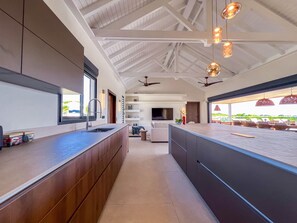 Fridge, microwave, oven, dishwasher - Villa Rives Étoilées – Refined Luxury & Sea View in Saint-François (Saint-François)