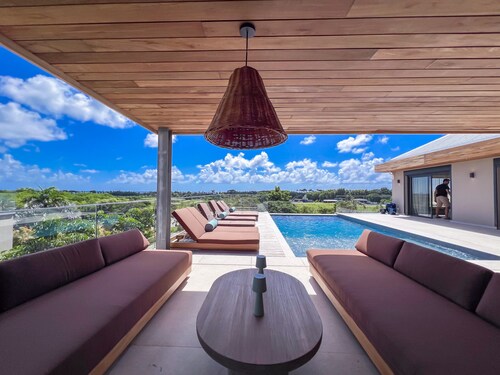 Villa Rives Étoilées – Refined Luxury & Sea View in Saint-François
