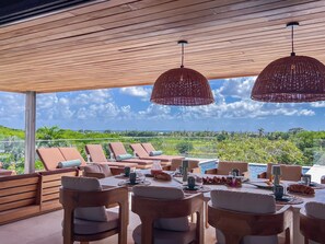 Outdoor dining - Villa Rives Étoilées – Refined Luxury & Sea View in Saint-François (Saint-François)