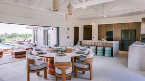 Dining - Villa Rives Marines – Luxury Escape with Stunning Sea Views (Saint-François)