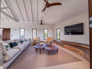 TV - Villa Rives Marines – Luxury Escape with Stunning Sea Views (Saint-François)