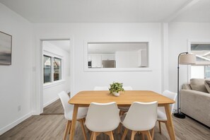 Dining - Wonderful Coastline Setting, Pet Friendly, Seconds to Beach, Community Fire-Pit, Volleyball. <br>Ocean Front. (Rockaway Beach)