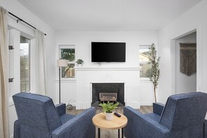 Interior - Wonderful Coastline Setting, Pet Friendly, Seconds to Beach, Community Fire-Pit, Volleyball. <br>Ocean Front. (Rockaway Beach)